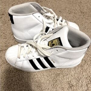 Adidas high top shoes
Comfy everyday shoe wear 
Selling for cheap!!